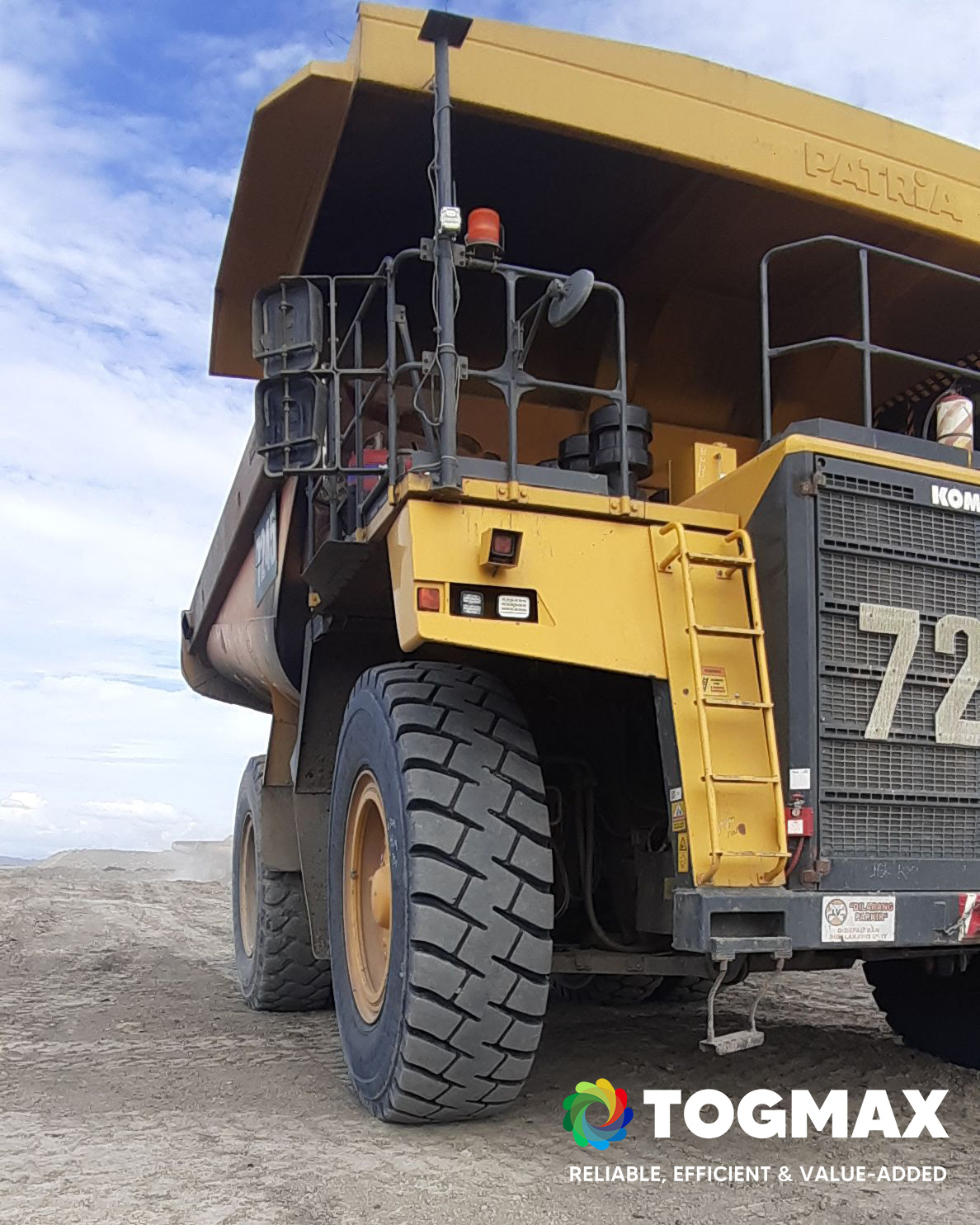 27.00R49 Tianli TUE400 OTR Tyre Mounted Komatsu HD785 Mining Dump Truck